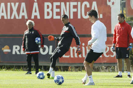 Benfica em treino antes do Ajax