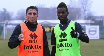 Rodrguez e Varela apresentados no Parma